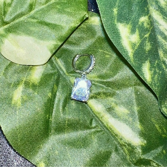 New Princess Cut Lavender & Silver Iridescent Crystal Pierced Drop Earrings - Picture 9 of 10